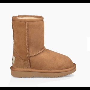 UGG Classic II Boots sz 6 (toddler)